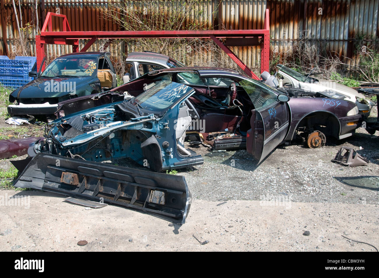 Junkyard, Chicago, ILL, STATI UNITI D'AMERICA auto rottamate Foto Stock