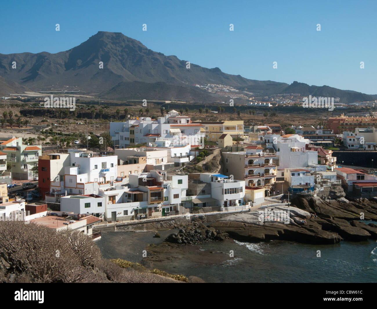 La Caleta bianco Vecchia città costiera Tenerife Spagna Foto Stock