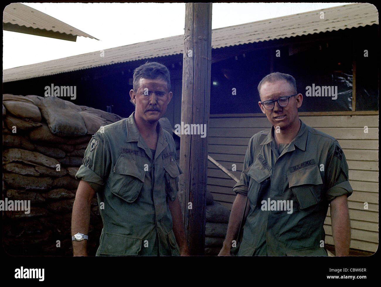 I soldati con la faccia vernice nella quarta divisione di fanteria e l'area di operazioni di guerra del Vietnam pleiku Foto Stock