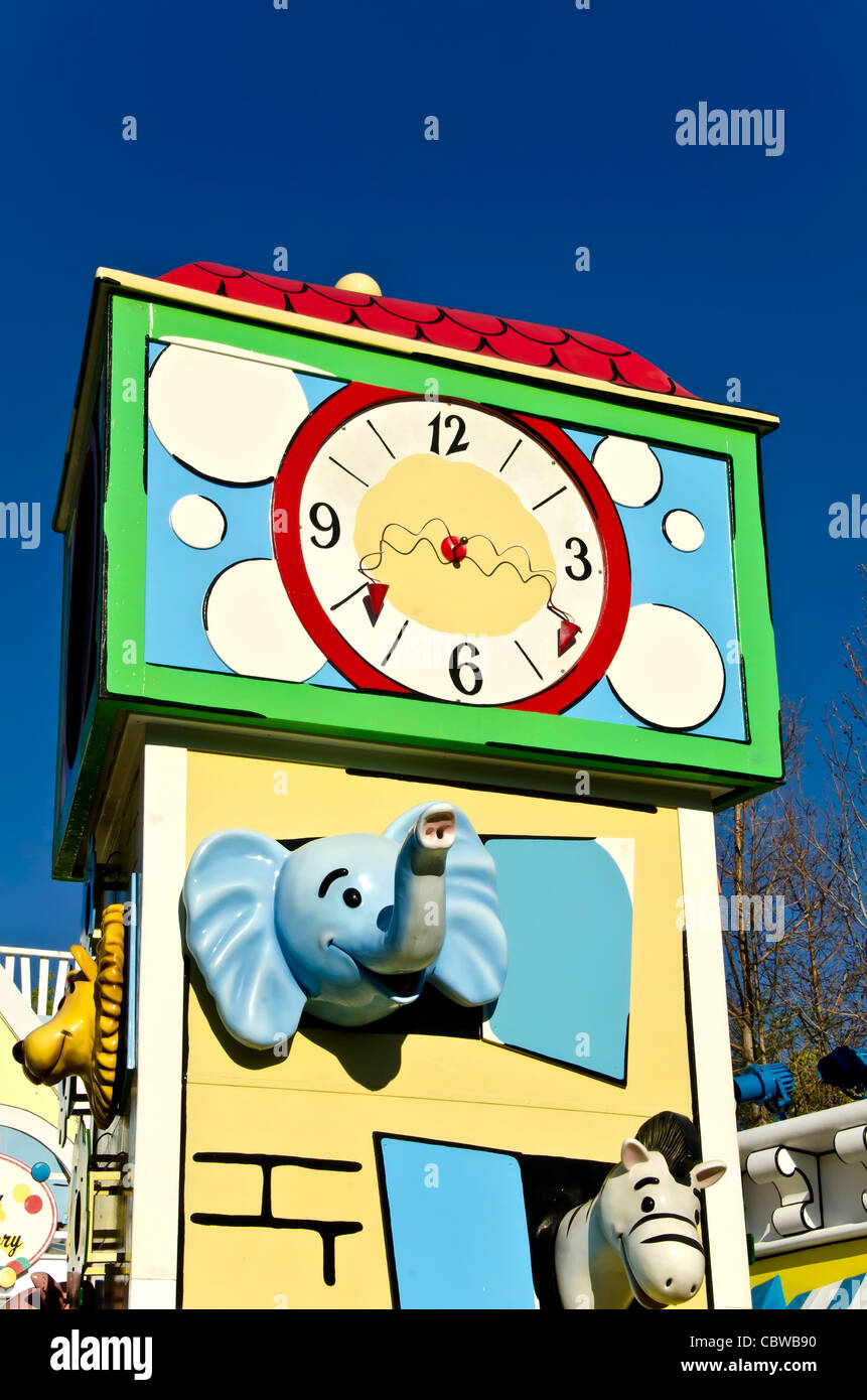 Curioso George va in città i bambini edifici di attrazione e un orologio per gli Universal Studios Orlando in Florida Foto Stock