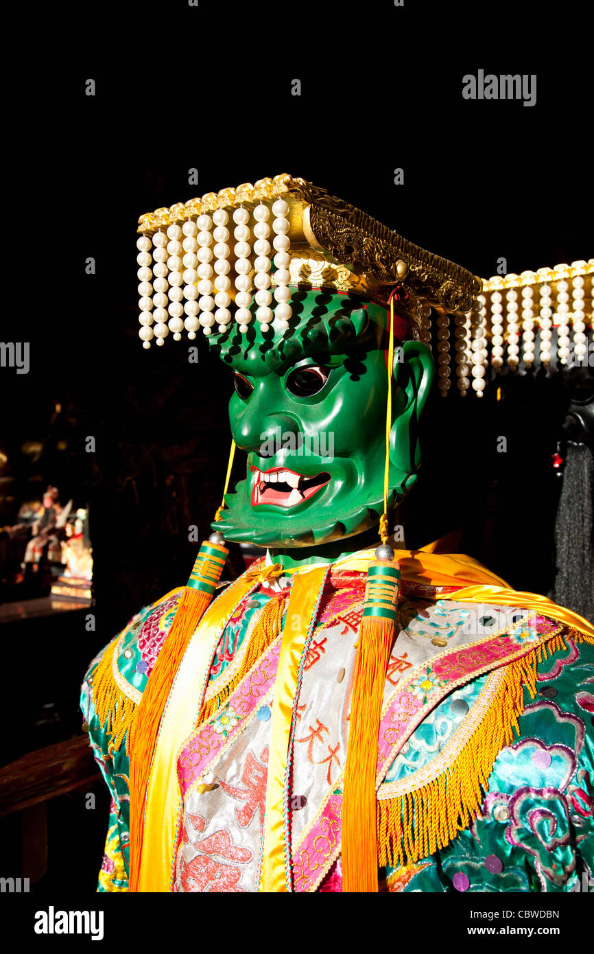 Cerimonia tradizionale maschera nel santuario Taoista, Tainan, Taiwan Foto Stock