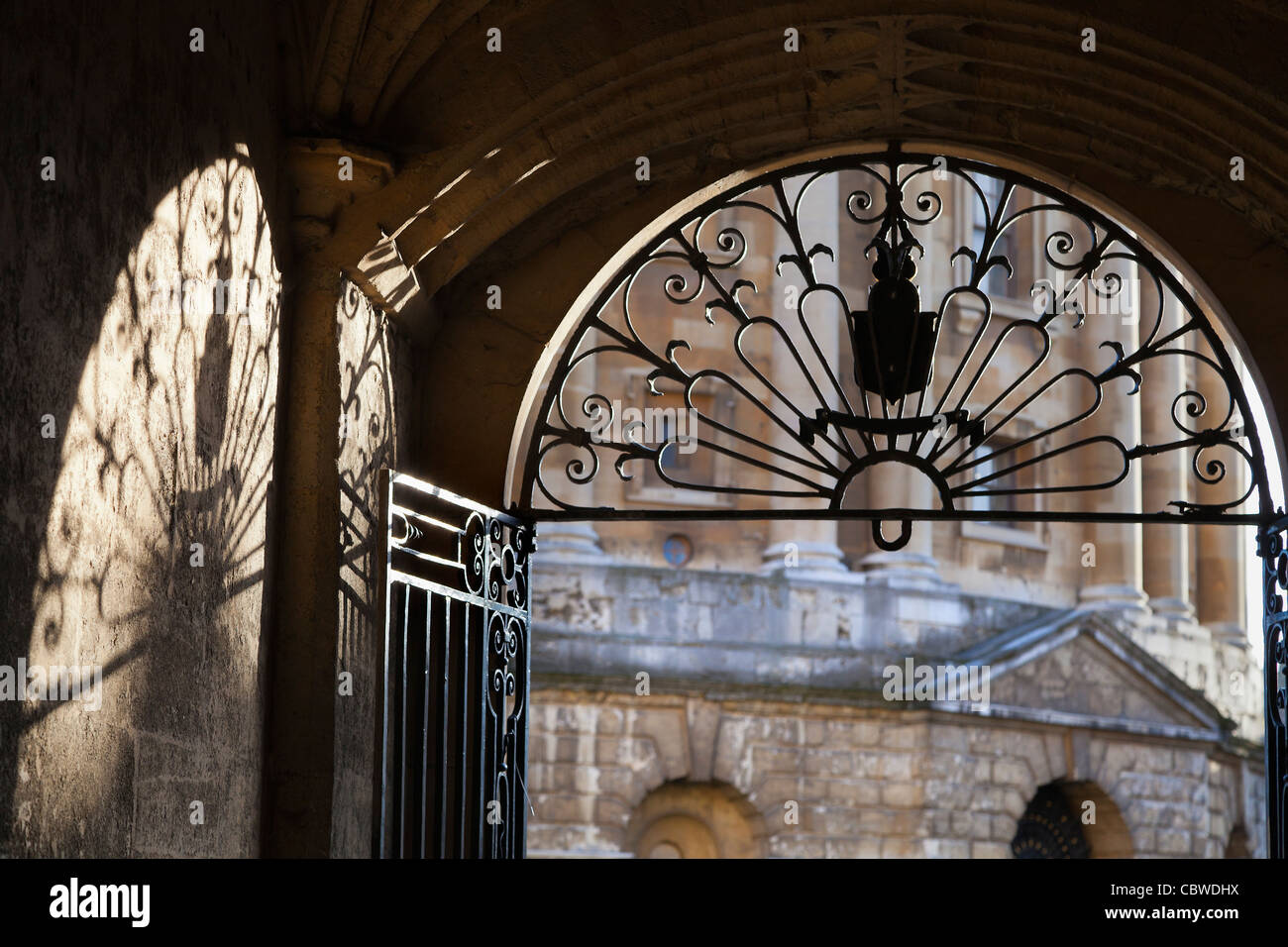 Gateway dalla biblioteca Bodleian Library a Radcliffe Square, Oxford 4 Foto Stock