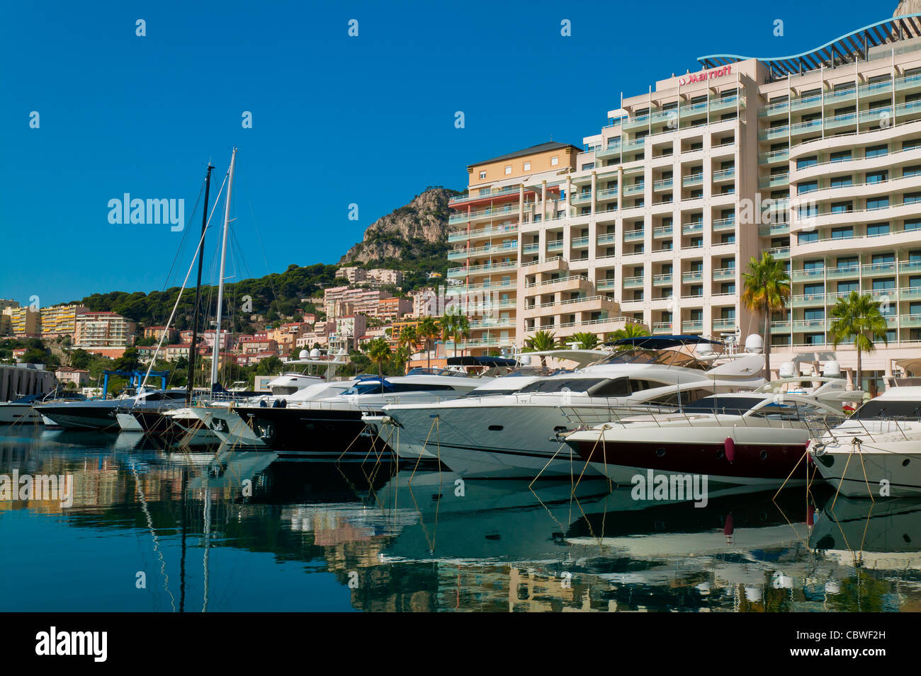 Il Cap d'Ail's Harbor, Costa Azzurra, Francia Foto Stock