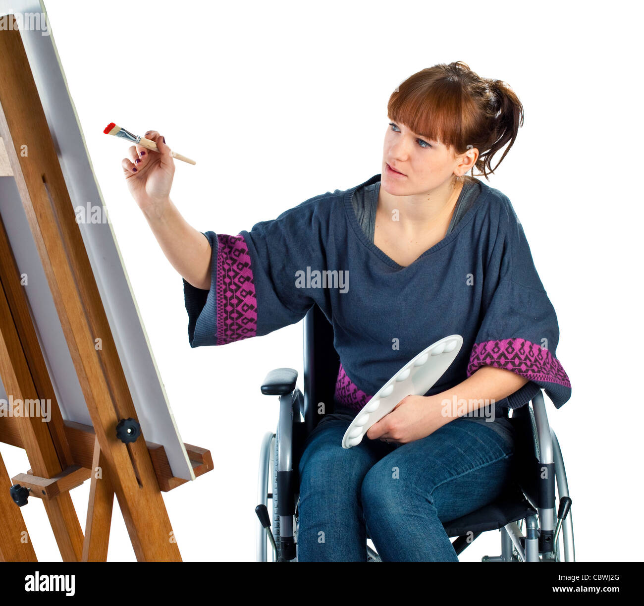 La ragazza non valido su una sedia a rotelle isolato su bianco Foto Stock