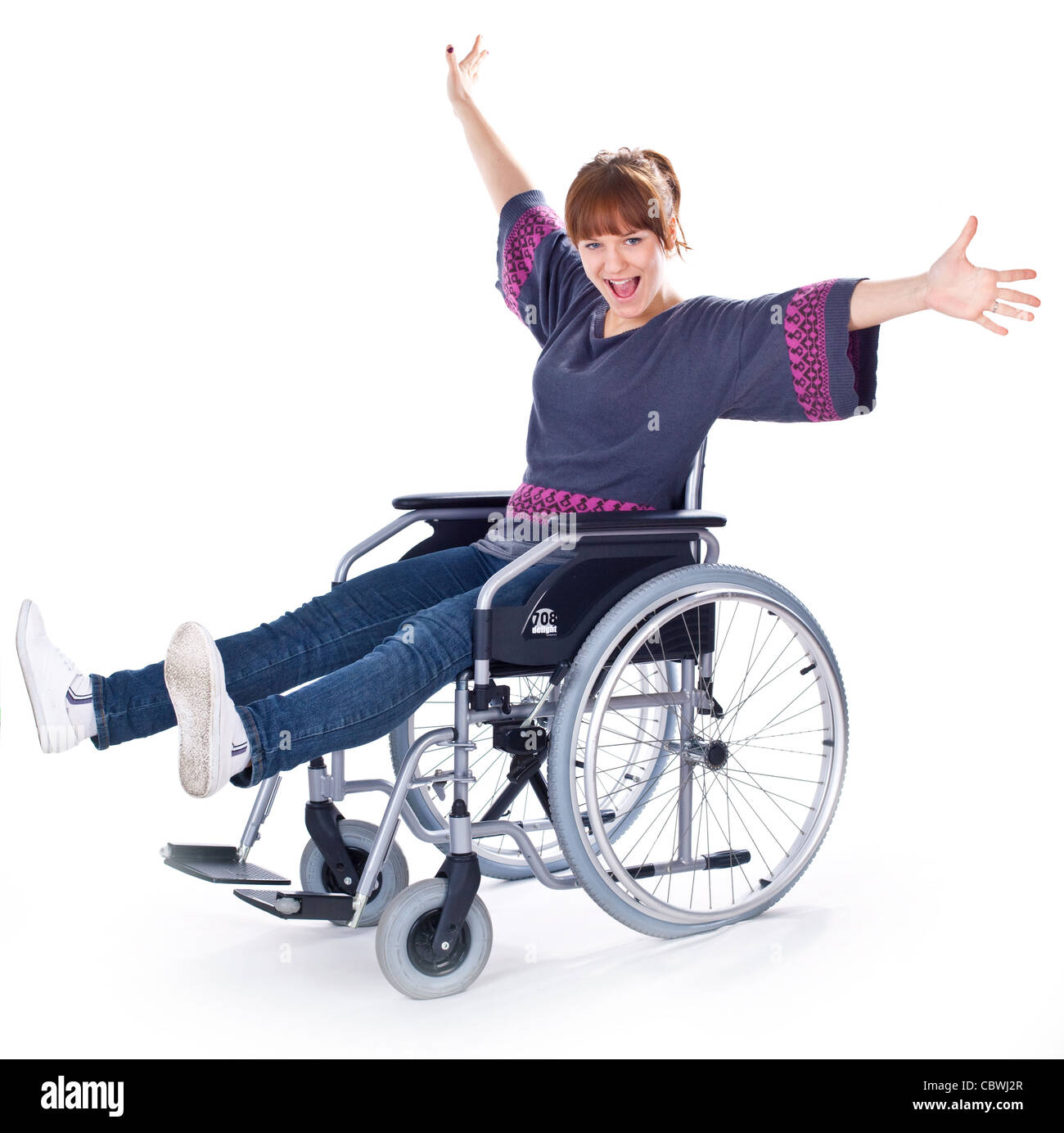 La ragazza non valido su una sedia a rotelle isolato su bianco Foto Stock