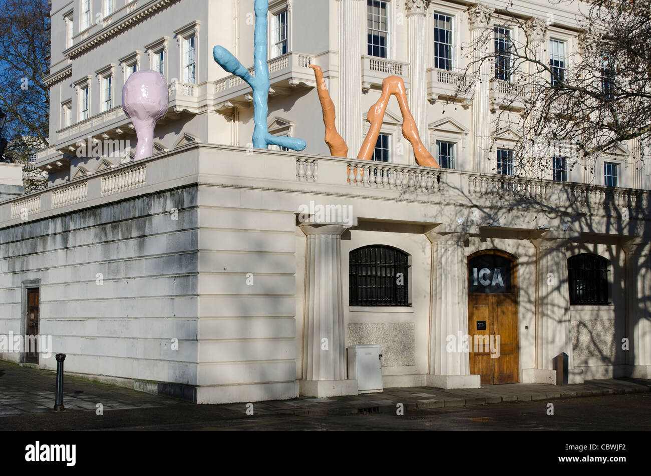 L'ICA edificio ingresso l'istituto delle arti contemporanee, il Mall London Regno Unito all'interno di Nash House parte del Carlton House terrace Foto Stock
