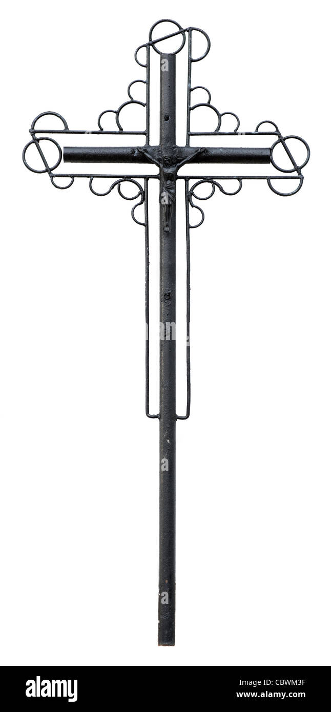 Il vecchio metallo croce cristiana isolati su sfondo bianco Foto Stock