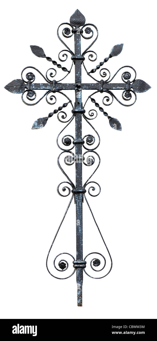 Il vecchio metallo croce cristiana isolati su sfondo bianco Foto Stock