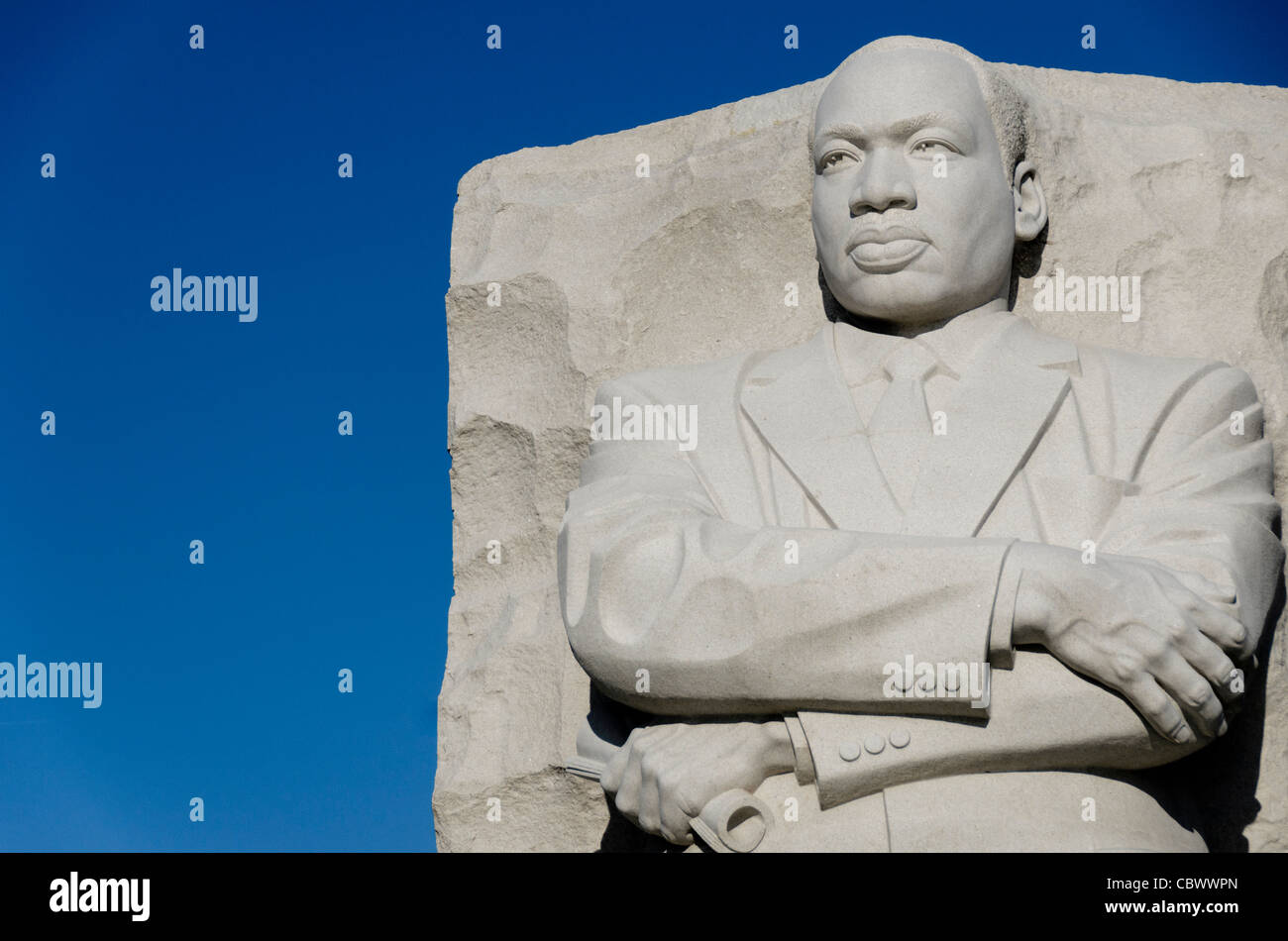 WASHINGTON DC, Stati Uniti d'America - Il "tono di speranza" della statua di scultura Lei Yixin. Situato nella zona ovest di Potomac parcheggio che costeggia il Bacino di marea (opposto al Jefferson Memorial), il MLK Memorial è stato aperto nel 2011. Foto Stock