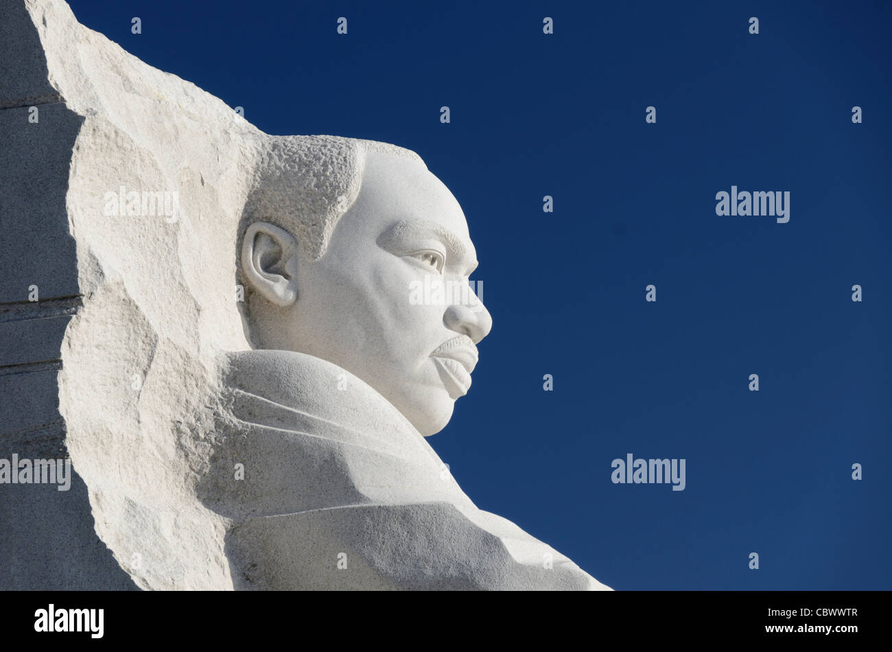 WASHINGTON DC, Stati Uniti d'America - Il "tono di speranza" della statua di scultura Lei Yixin. Situato nella zona ovest di Potomac parcheggio che costeggia il Bacino di marea (opposto al Jefferson Memorial), il MLK Memorial è stato aperto nel 2011. Foto Stock