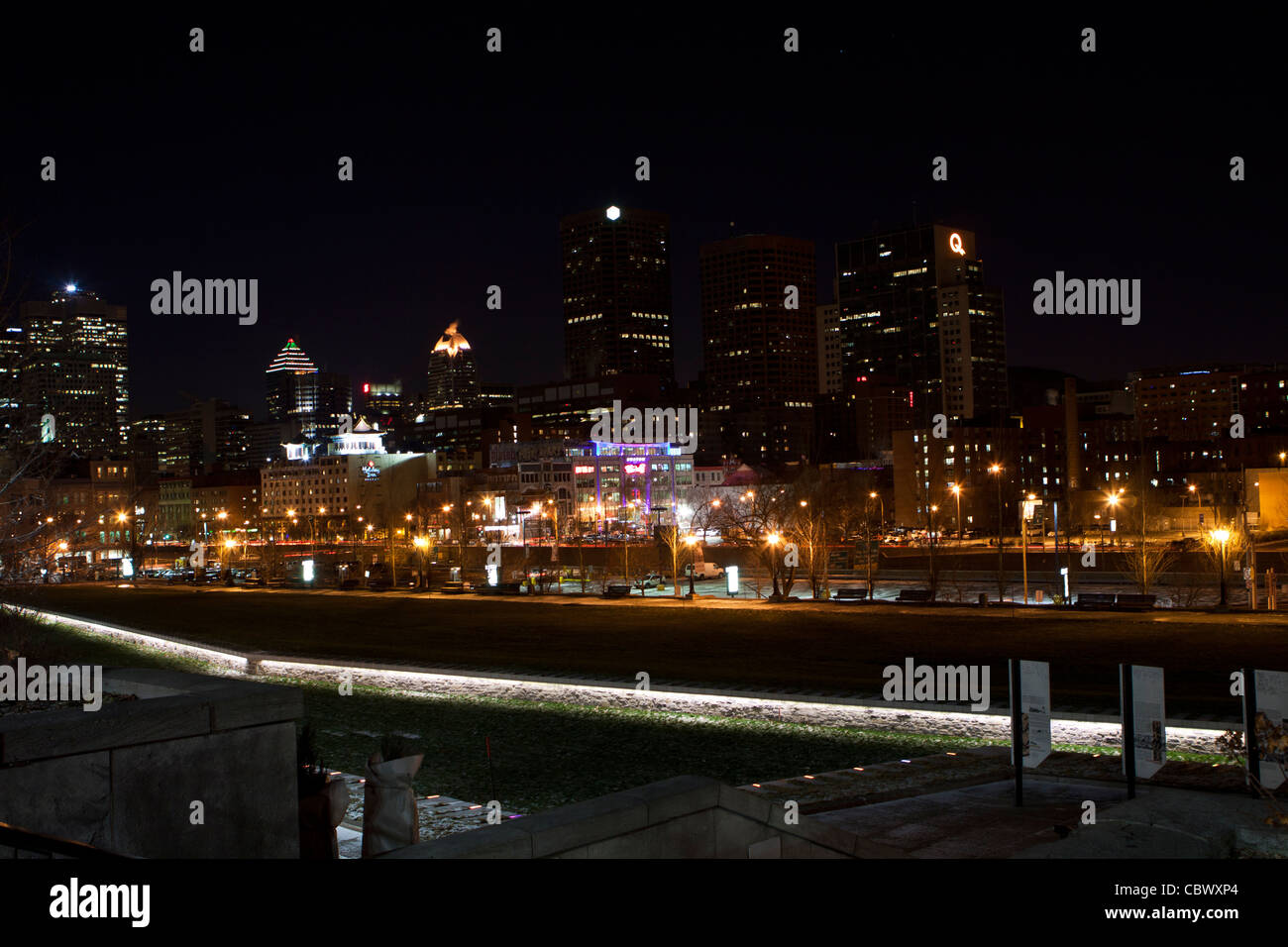 Il centro cittadino di Montreal, Canada skyline. Tempo di notte fotografia Foto Stock