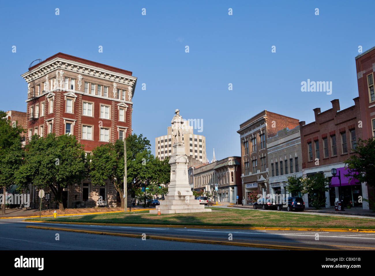 Monumento confederato su Mulberry Street eretta nel 1879 a Macon, GA. Foto Stock