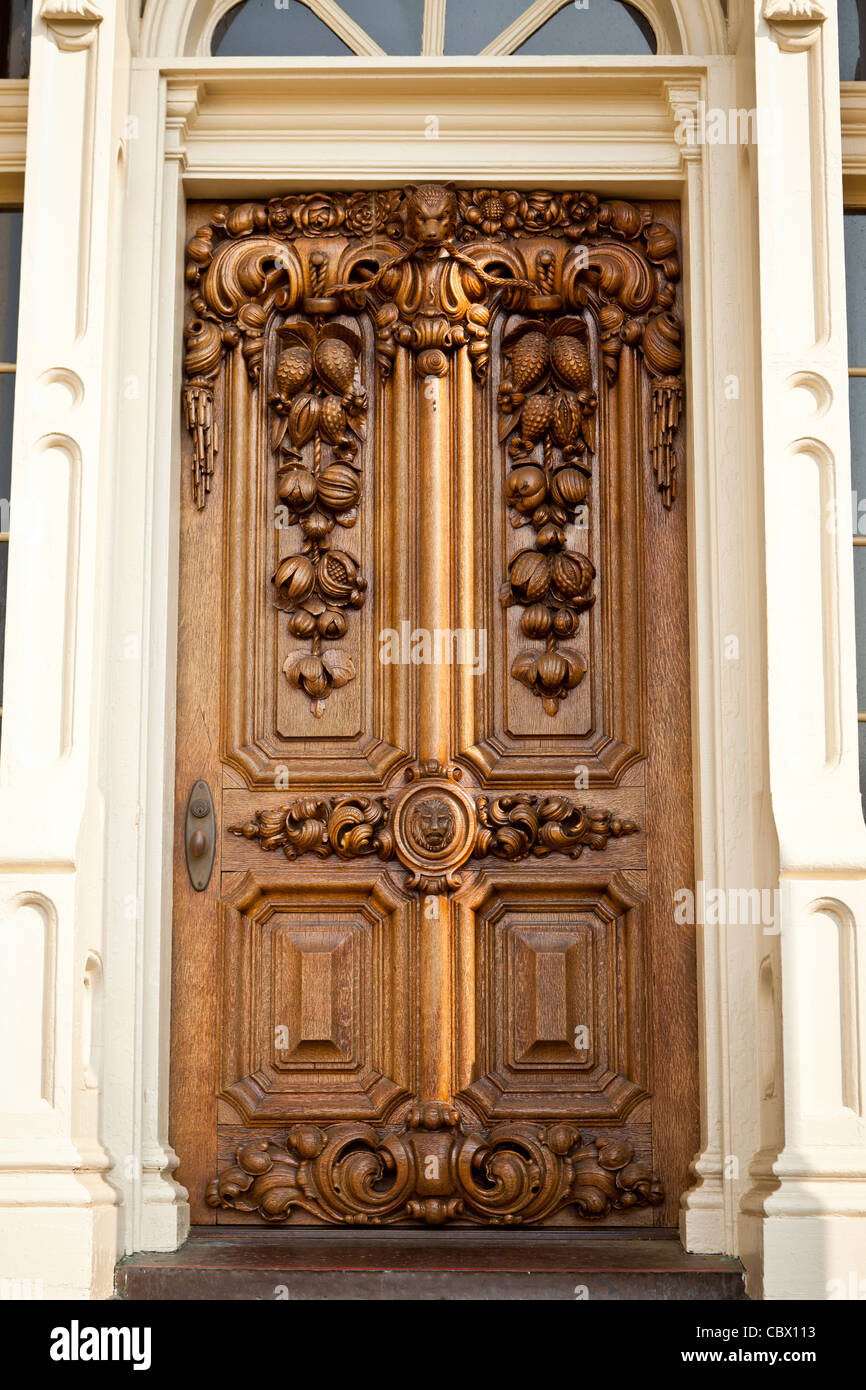 Woodruff House un Revival Greco Mansion costruita nel 1836 a Macon, GA. La casa noto anche come Cowles-Bond House è di proprietà di Mer Foto Stock