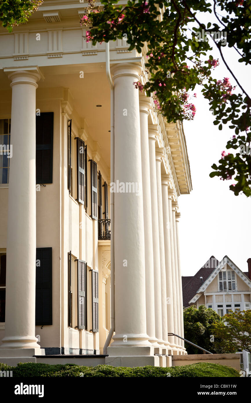 Woodruff House un Revival Greco Mansion costruita nel 1836 a Macon, GA. La casa noto anche come Cowles-Bond House è di proprietà di Mer Foto Stock