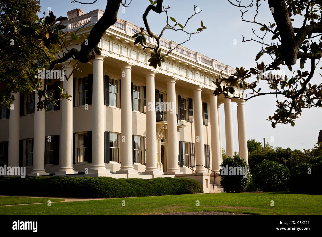 Woodruff House un Revival Greco Mansion costruita nel 1836 a Macon, GA. La casa noto anche come Cowles-Bond House è di proprietà di Mer Foto Stock