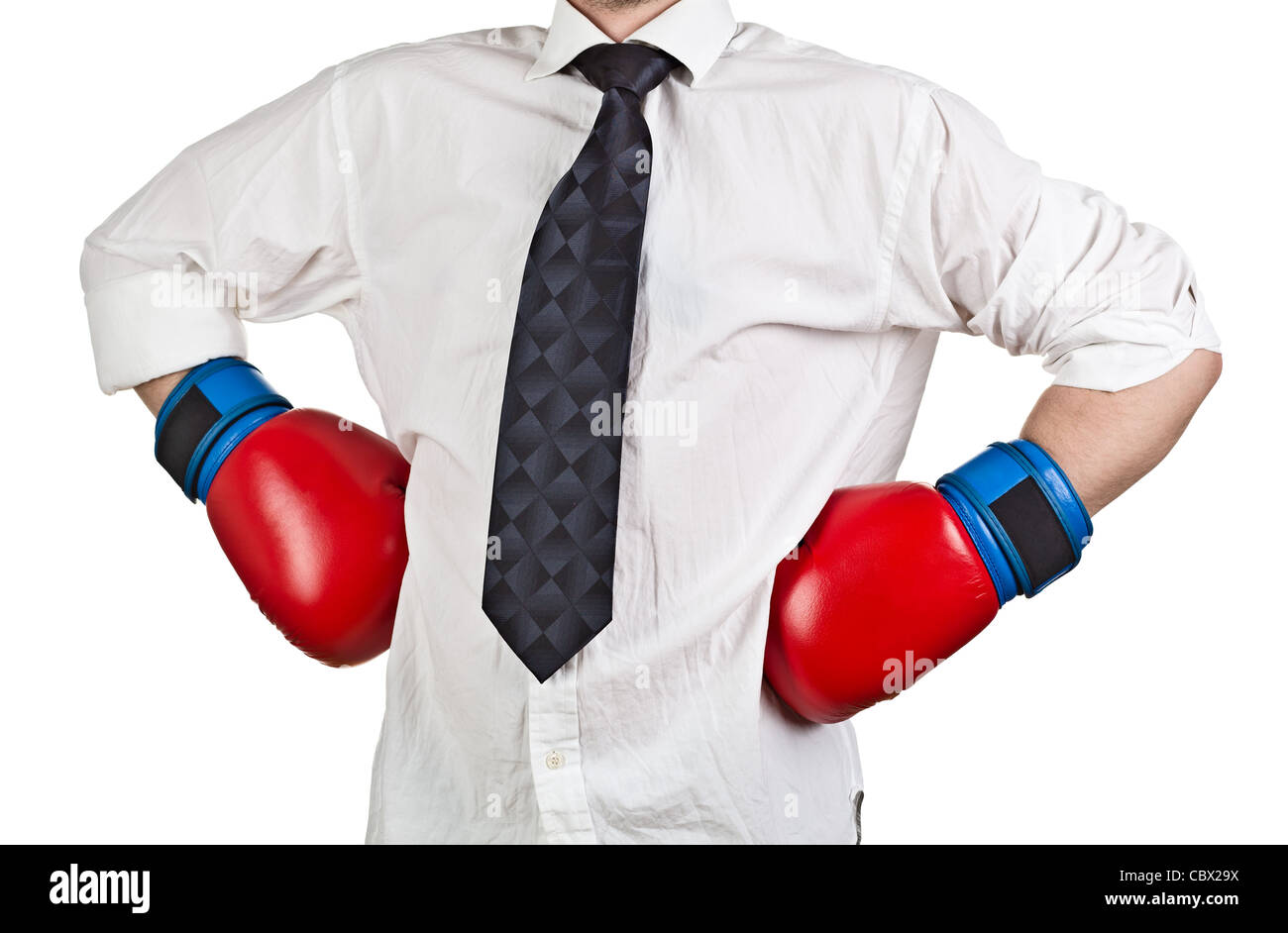 Uomo che indossa una camicia bianca e guantoni da pugilato Foto Stock