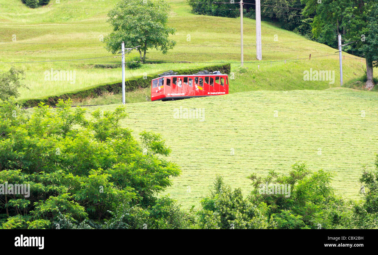 Un allenatore del Pilatus ferrovia di montagna vicino a Alpnachstad, Svizzera Foto Stock