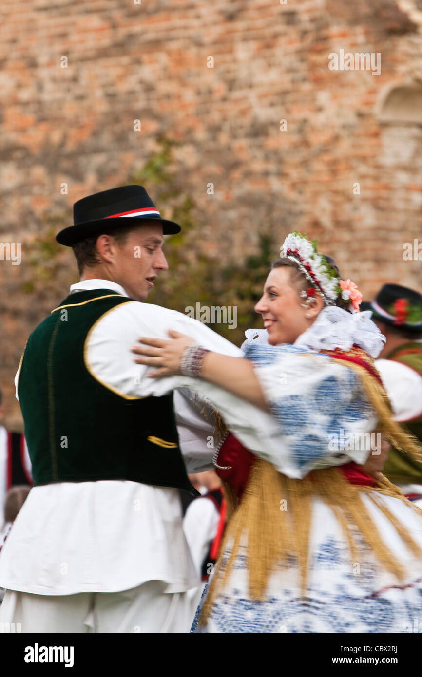 Folklore danza dalla Slavonia Foto Stock
