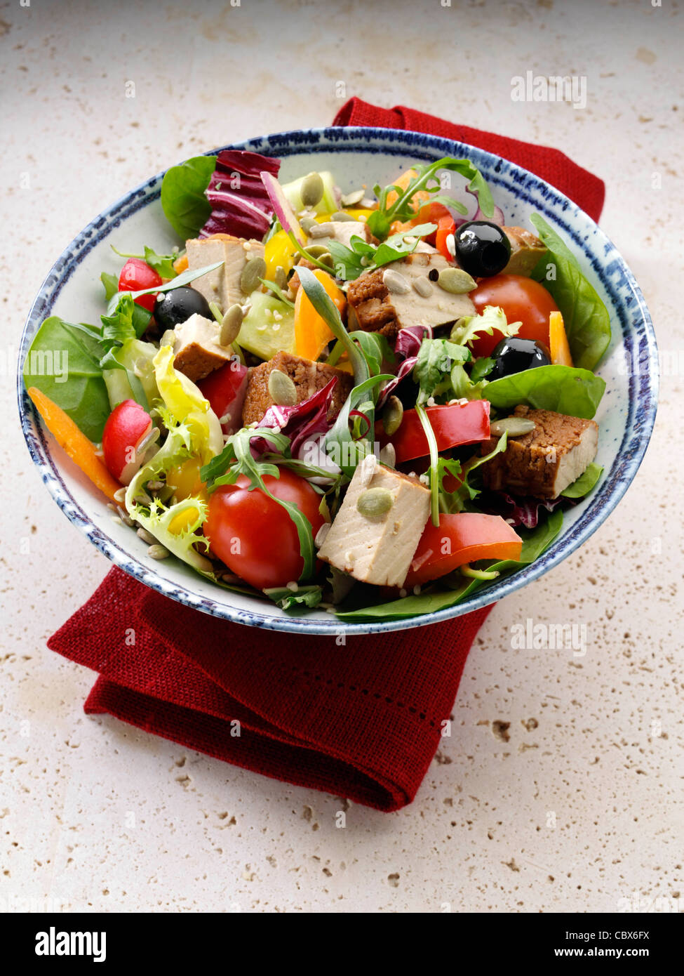 Affumicato insalata di tofu Foto Stock