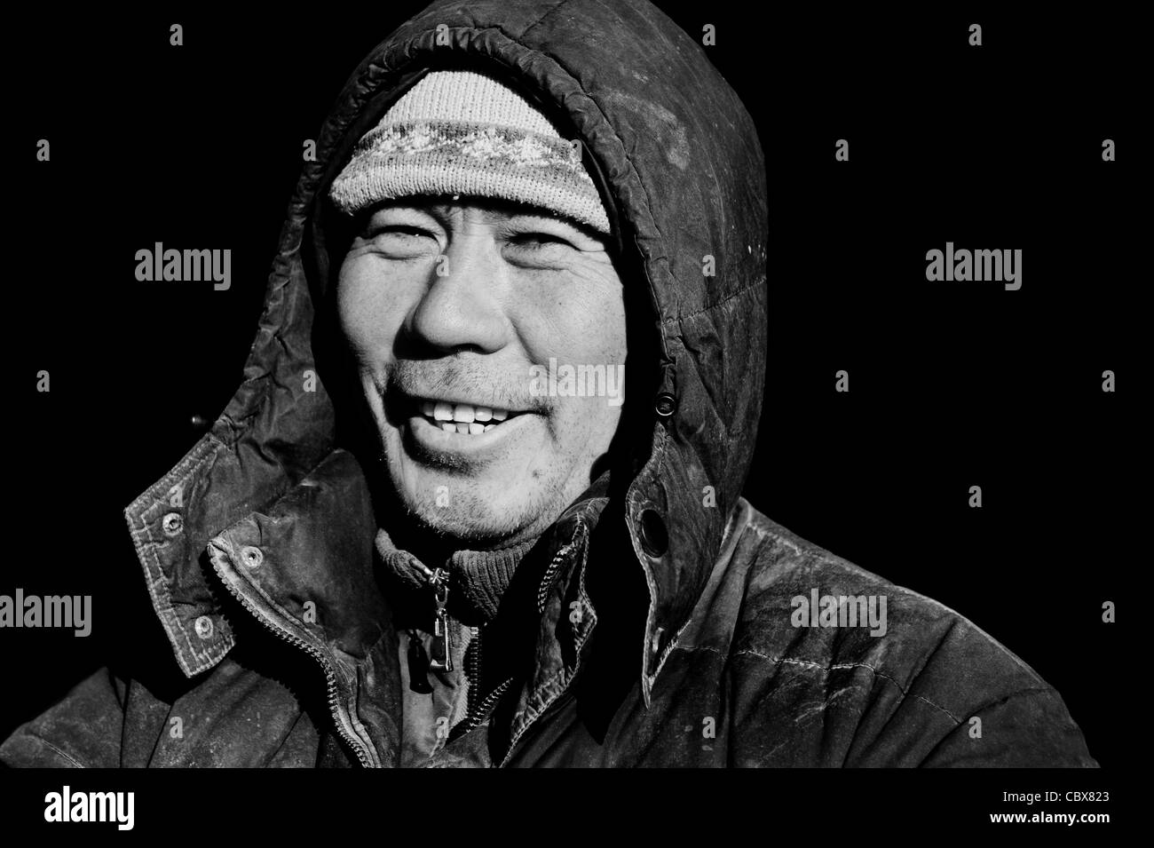 DongBaXiang, Pechino. Il sig. Li vende tabacco fresco in un mercato Foto Stock