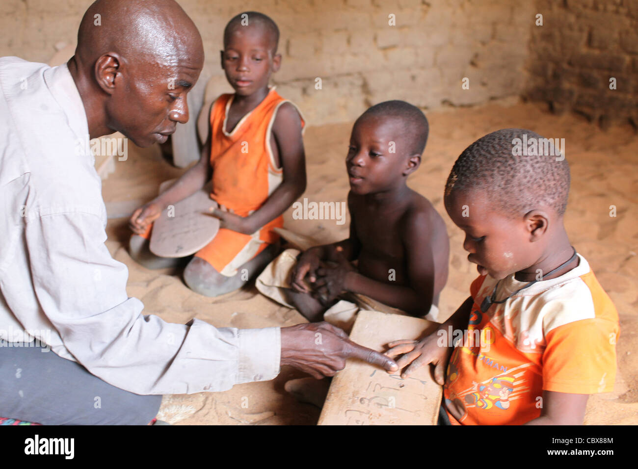 Ragazzi in una scuola coranica a Djenne, Mali, Africa occidentale Foto Stock