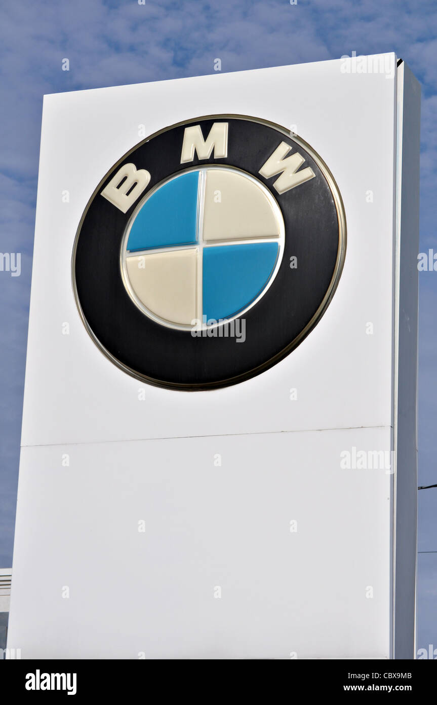 Segno di BMW su una luminosa giornata di sole il 23 dicembre 2011, in Texas Foto Stock