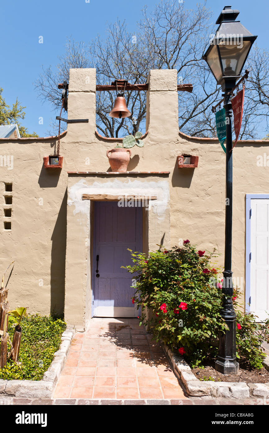 Adobe ingresso, La Villita campana, San Antonio Foto Stock