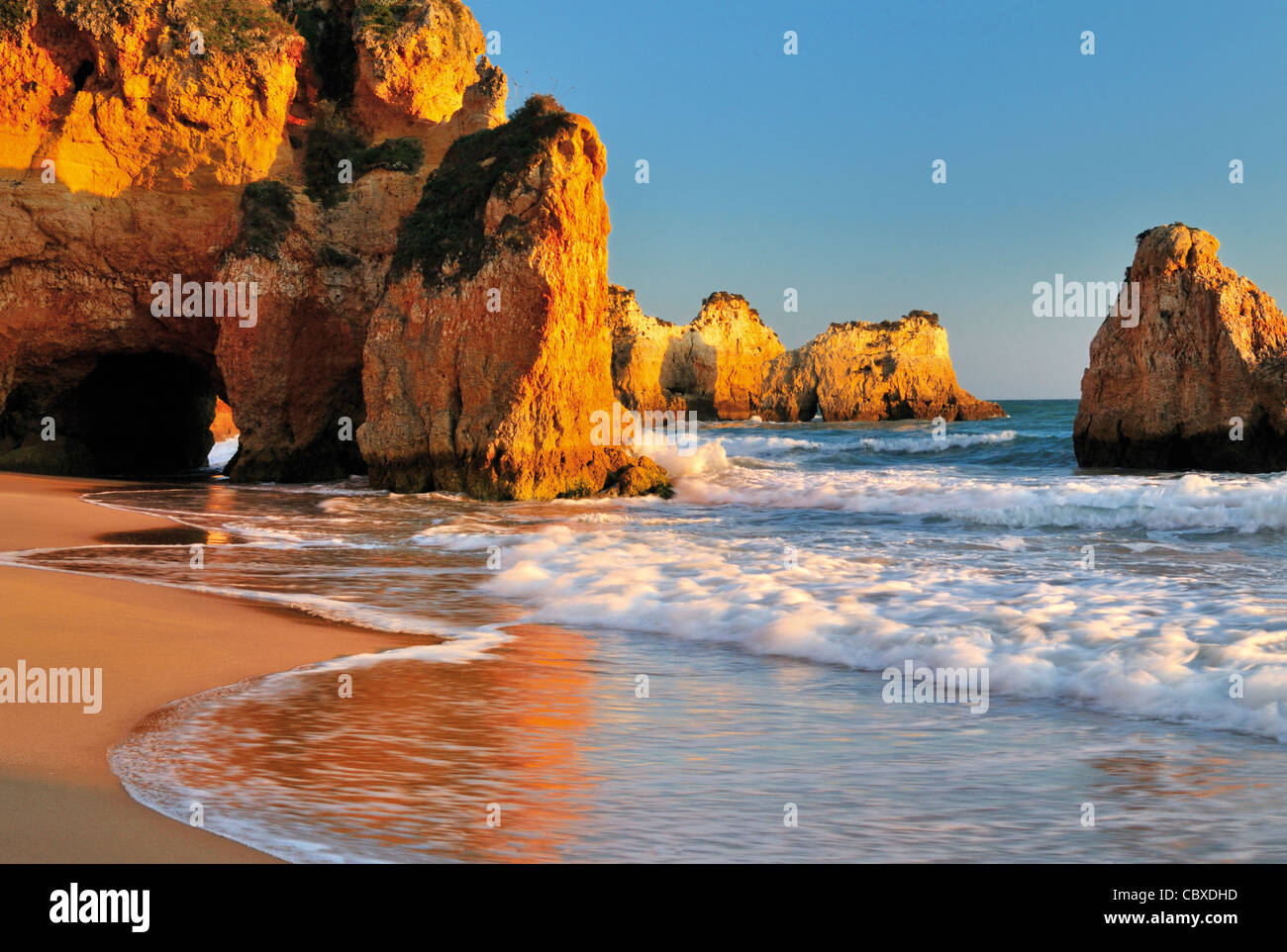 Il Portogallo, Algarve: Spiaggia Prainha vicino a Alvor Foto Stock