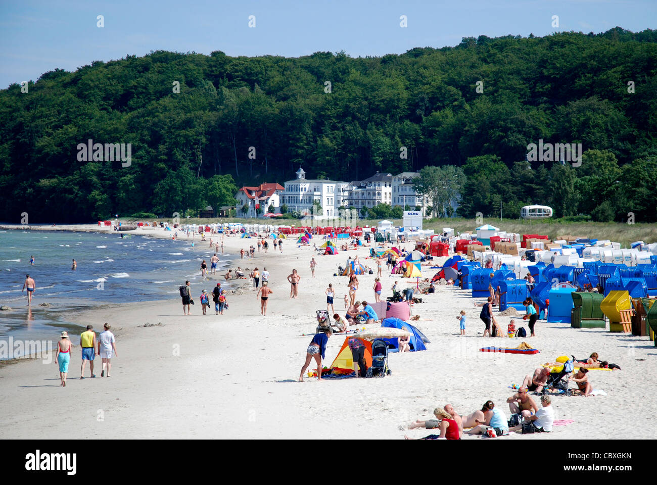 Spiaggia del Mar Baltico Binz sull'isola Ruegen. Foto Stock