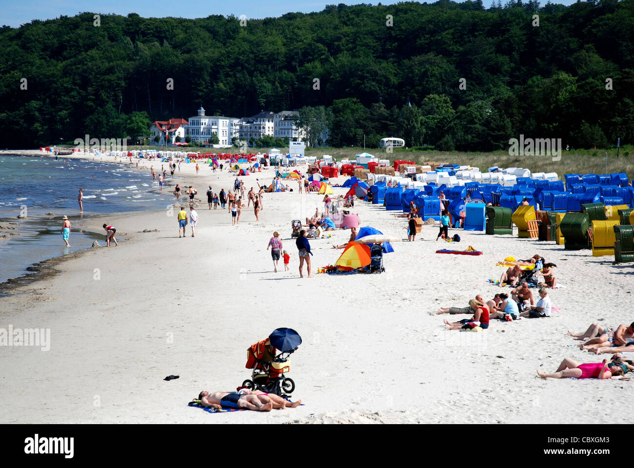 Spiaggia del Mar Baltico Binz sull'isola Ruegen. Foto Stock