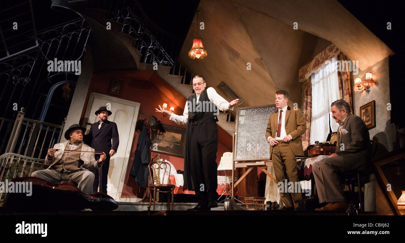 Il Ladykillers, un nuovo adattamento di Graham Linehan (Padre Ted) apre al Gielgud Theatre, Londra, starring Peter Capaldi. Foto Stock