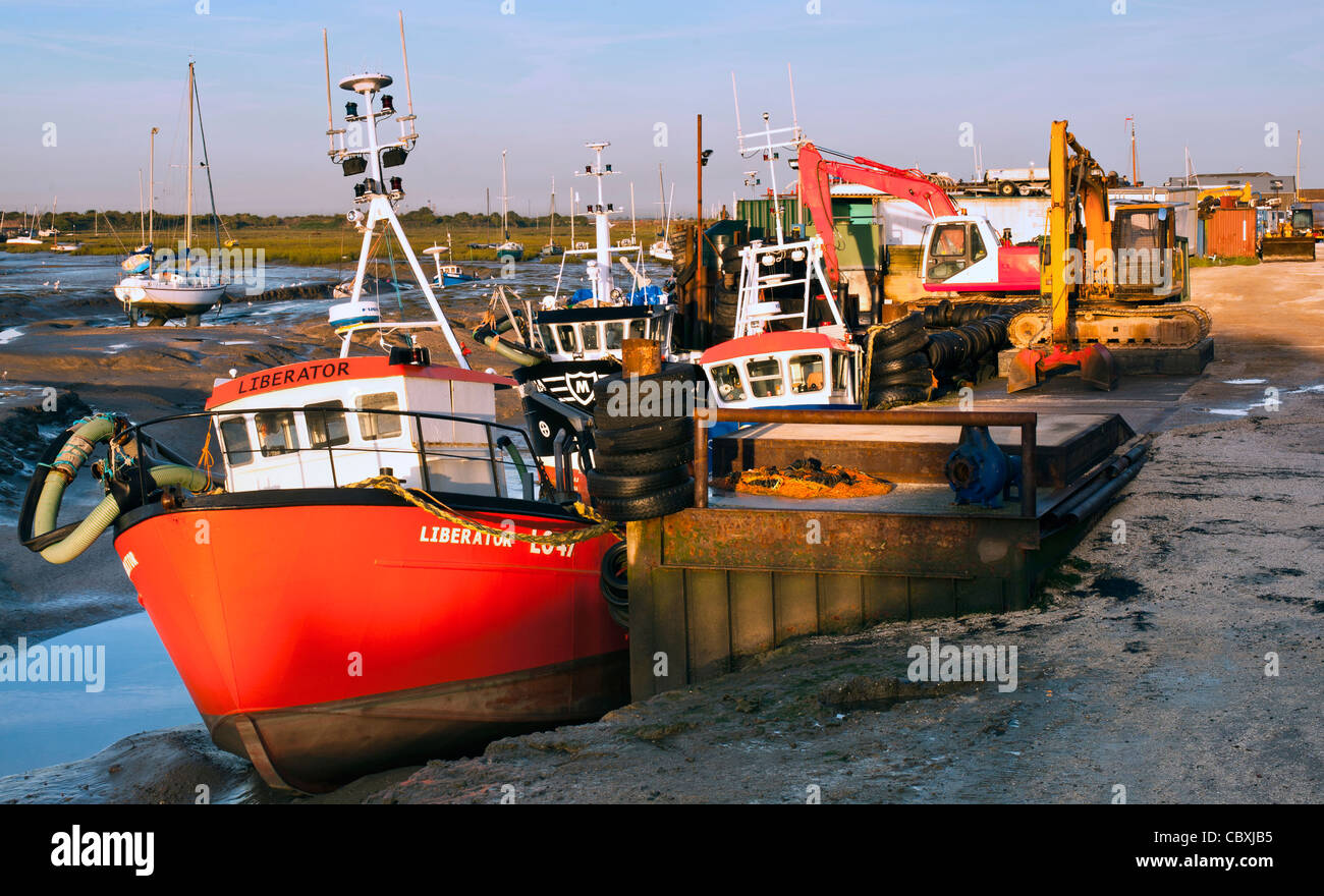 SOUTHEND-ON-SEA, ESSEX, Regno Unito - 15 SETTEMBRE 2011: Barche da pesca ormeggiate a Old Leigh Foto Stock