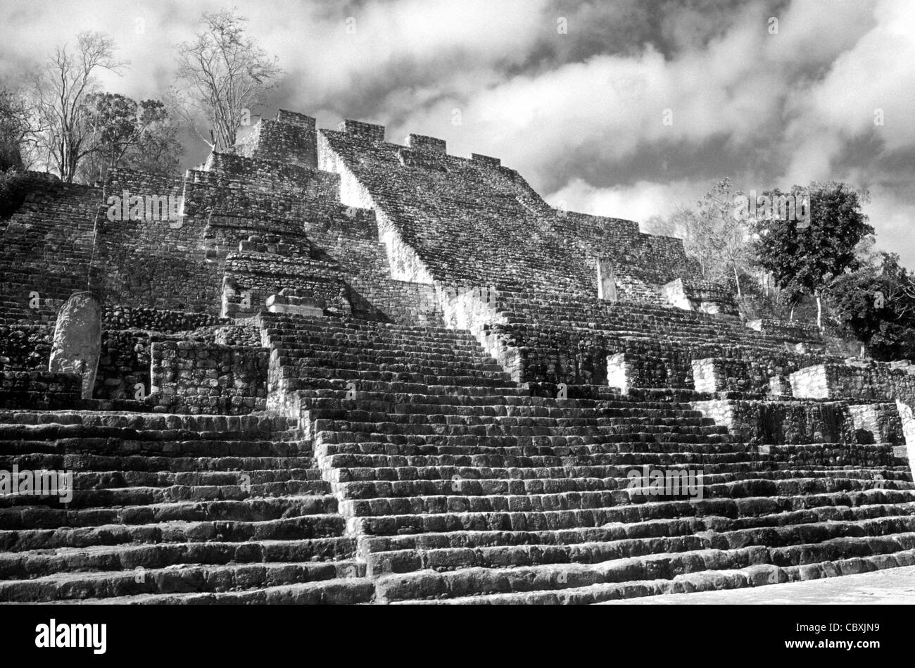 La struttura II, la Grande Piramide presso le rovine maya di Calakmul, Campeche, Messico. Foto Stock