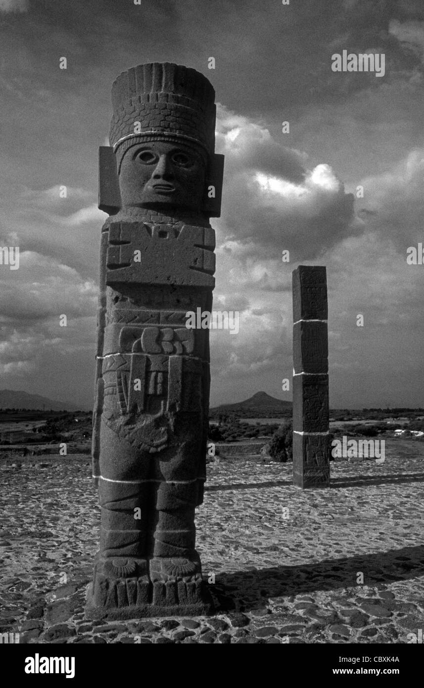 Toltec scultura guerriero sulla sommità del Tempio di Quetzalcoatl presso le rovine di Tula, stato di Hidalgo, Messico Foto Stock