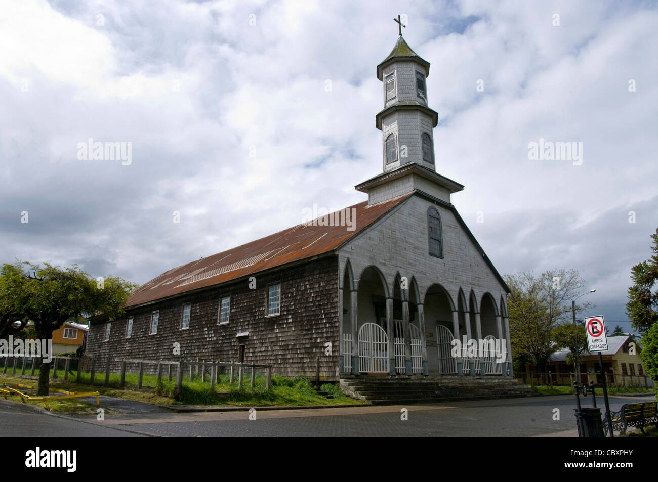 Il Cile. Isola di Chiloe. Chiesa di Dalcahue. Chiesa in legno. Sito del Patrimonio mondiale. Foto Stock
