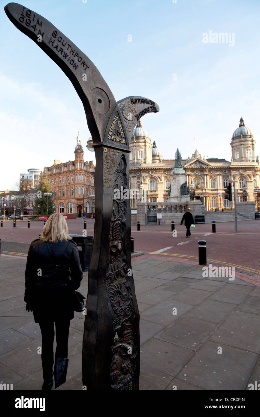 Kingston upon Hull, Hull City East Riding of Yorkshire, Inghilterra, Regno Unito milestone per il millennio della Royal Bank of Scotland donazione Foto Stock