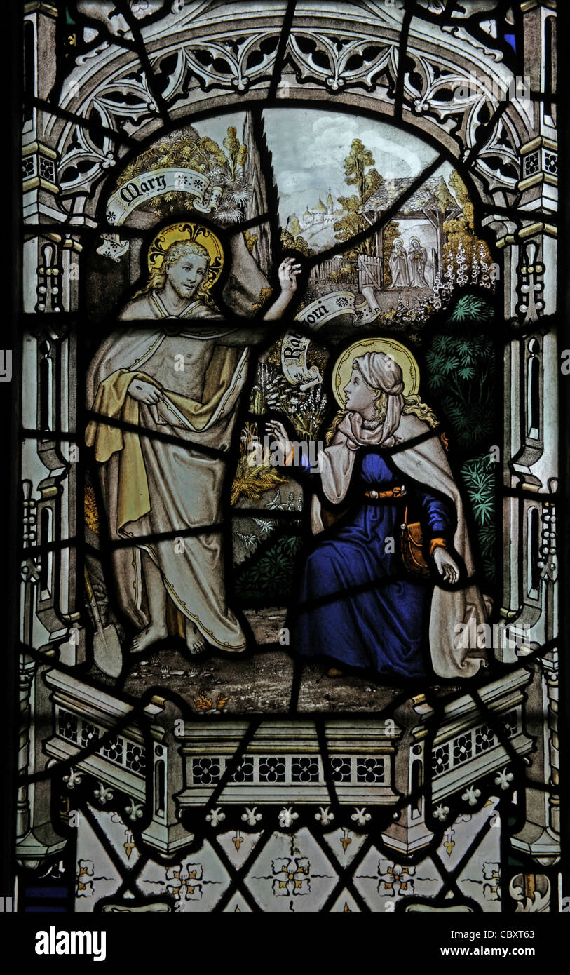 Una vetrata dei Kempe Studios raffigurante l'aspetto di Cristo a Maria Maddalena, Chiesa di San Nicola, Leeds, Kent Foto Stock