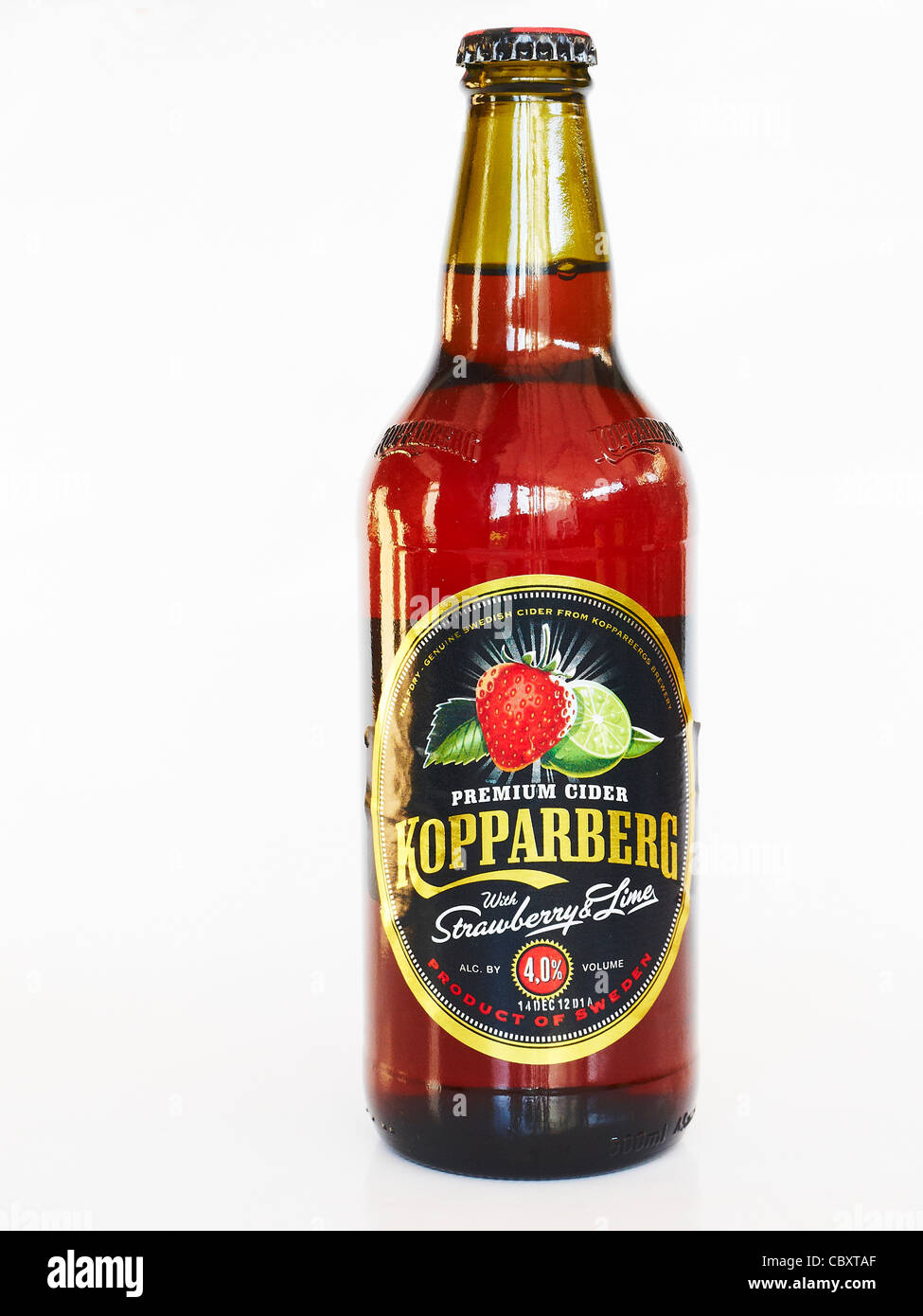 Bottiglia di sidro di Kopparberg isolati su sfondo bianco Foto Stock