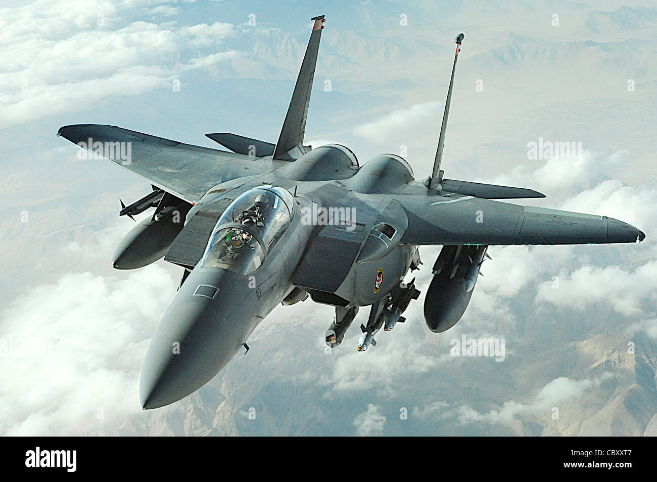 Un F-15E Strike Eagle vola sull'Afghanistan. Il ruolo primario del F-15E in Afghanistan sta fornendo un sostegno aereo a stretto contatto con le truppe di terra. Foto Stock