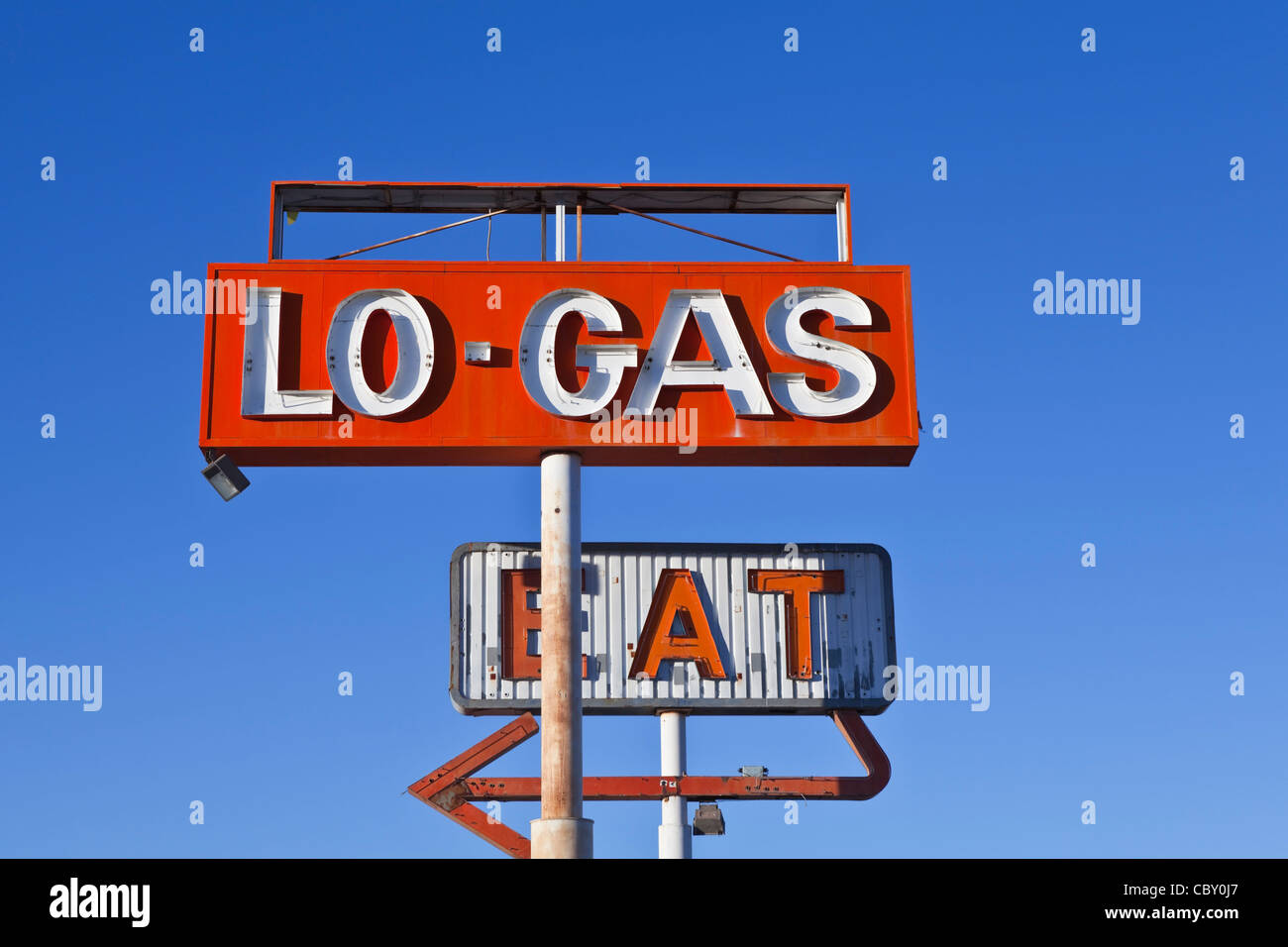 Vintage insegne al neon in California il Mojave Desert. Foto Stock