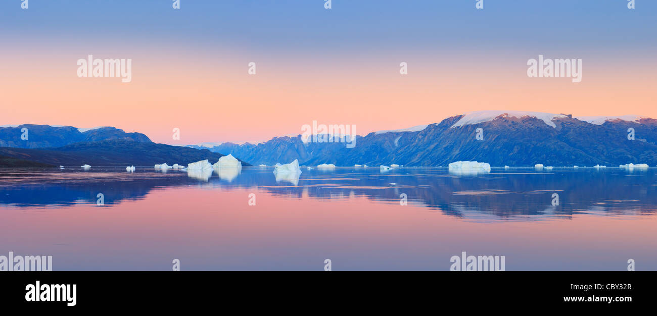 Sunrise nel fiordo Røde, Scoresbysund, Groenlandia Foto Stock