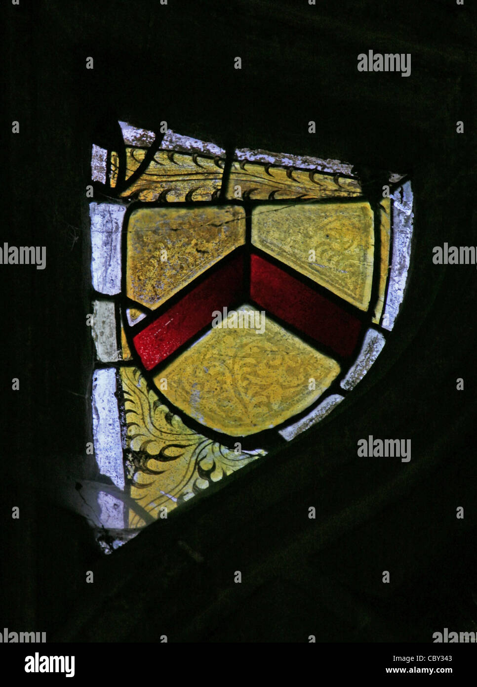 Xv secolo vetrata con lo stemma della famiglia Stafford, Santa Maria Vergine Chiesa, Nettlestead, Kent Foto Stock