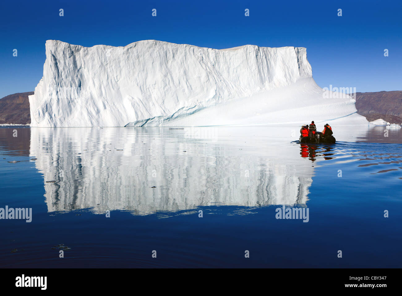 Crociera tra gli iceberg a Røde Ø, Scoresby Sund in Groenlandia Foto Stock