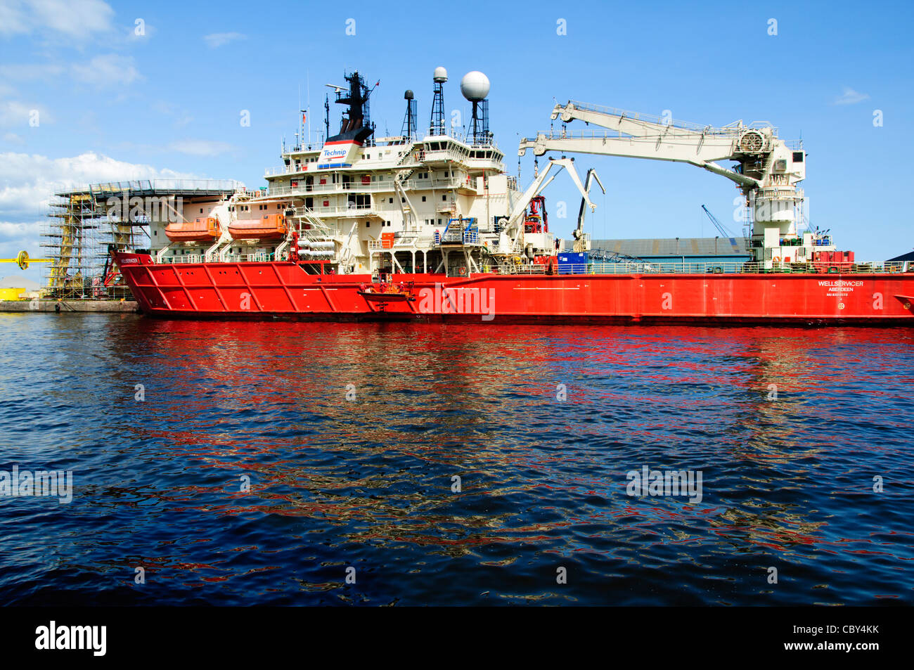 Leith Harbour,Casa per il petrolio del Mare del Nord le navi,rig,Produzione,Magazzini,Container , Edimburgo, Leith,Scozia Scotland Foto Stock