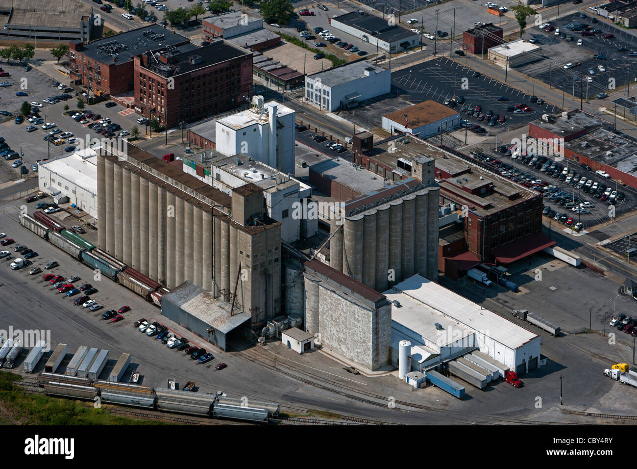 Vista aerea silos per il grano Central Valley, California Foto Stock