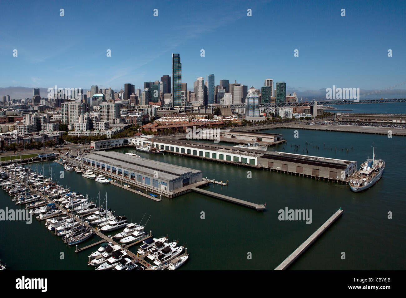 Fotografia aerea South beach piloni di San Francisco, California Foto Stock