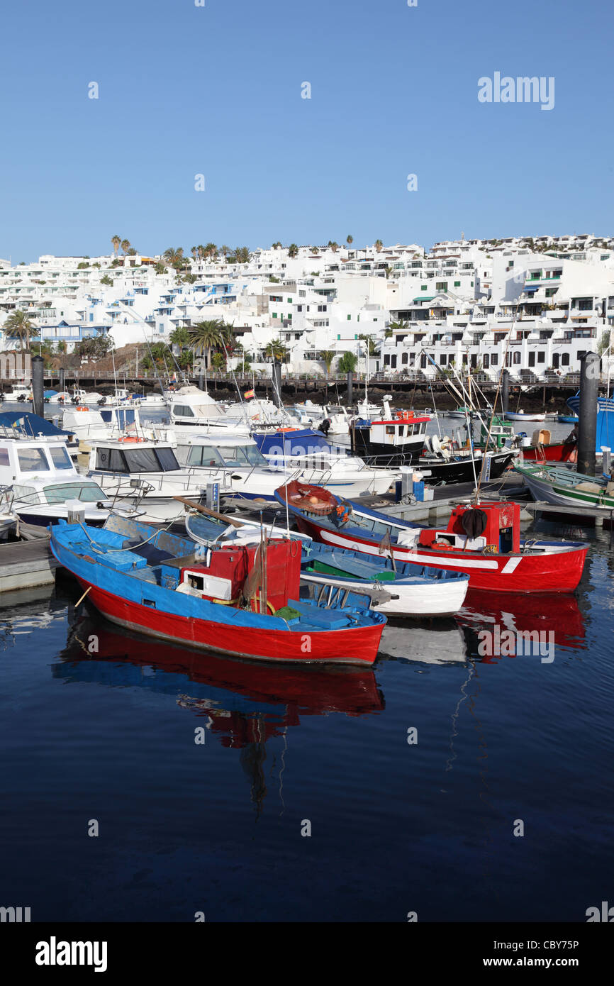 Barche da pesca in Puerto del Carmen, Lanzarote Spagna Foto Stock