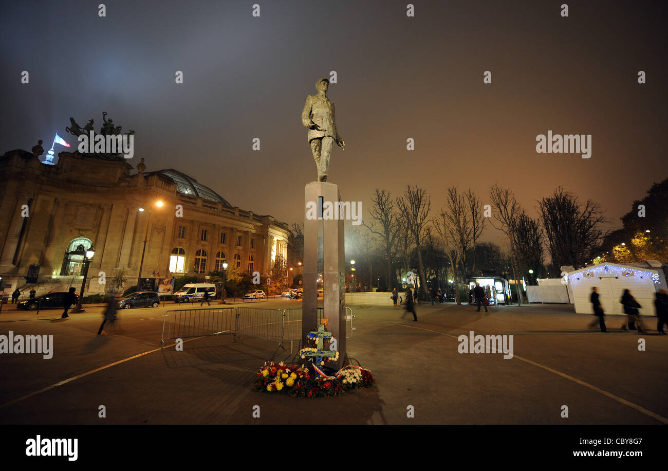 Statua di Charles de Gaulles a rond-point Clemenceau vicino al Champs Elysees avenue a Parigi, Francia. Foto Stock