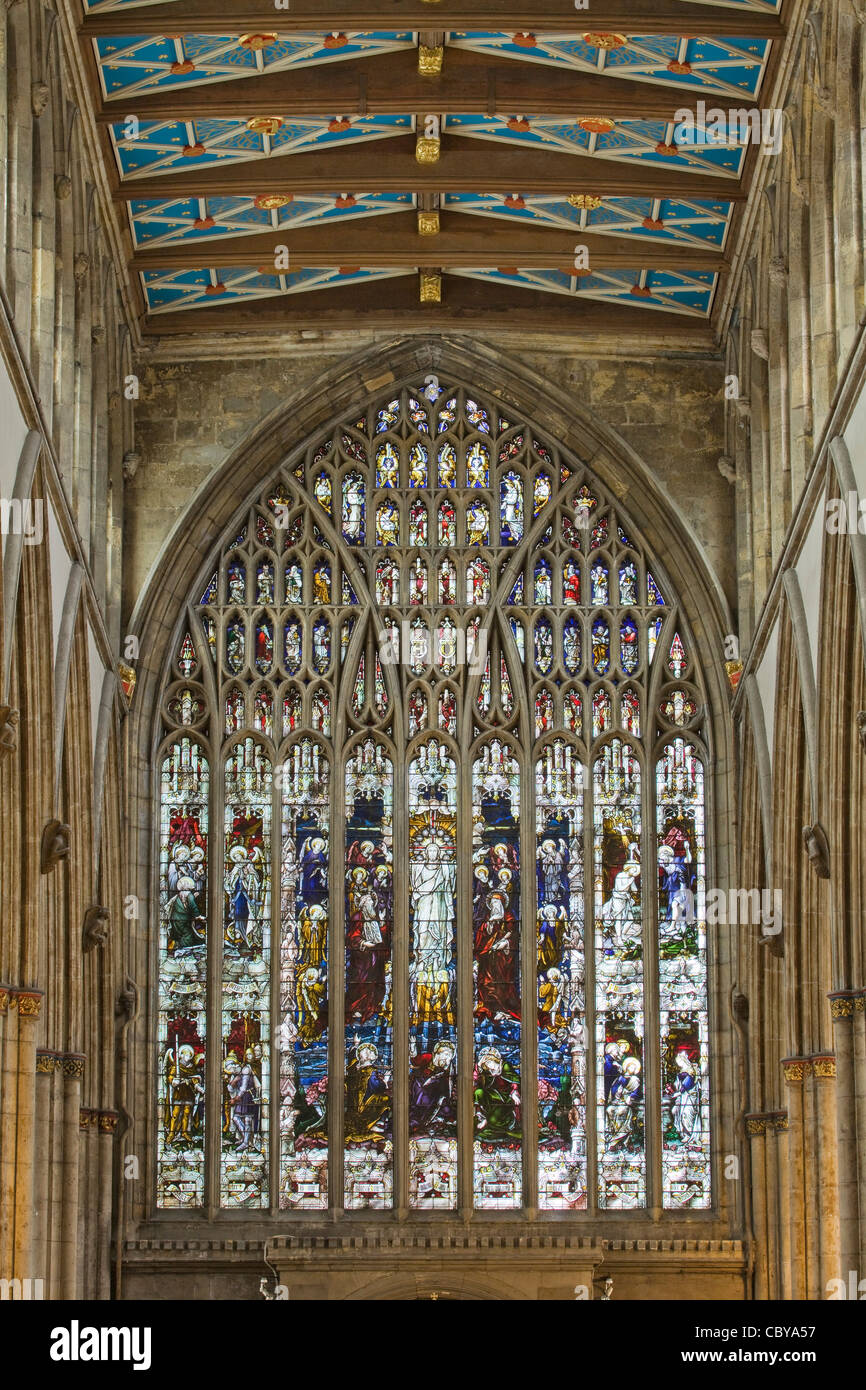 La finestra Occidentale da Hardman date da subito dopo la Prima Guerra Mondiale. Chiesa della Santa Trinità, Hull, East Yorkshire. Foto Stock