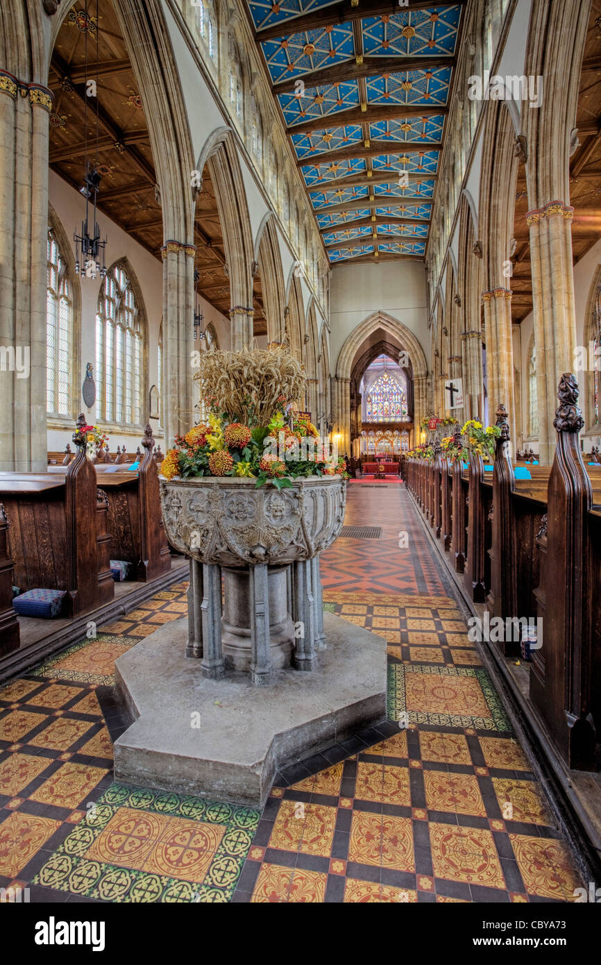 Il carattere medievale scolpita in marmo coralloid nel 1380, uno dei due soli di simili artigianalità e data nel Regno Unito. Foto Stock